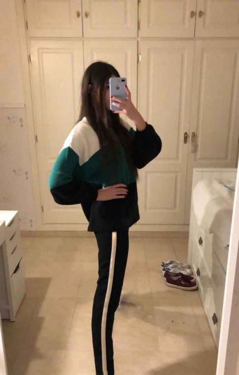Selfie verwart internet: "Wat is er aan de hand met haar benen?"