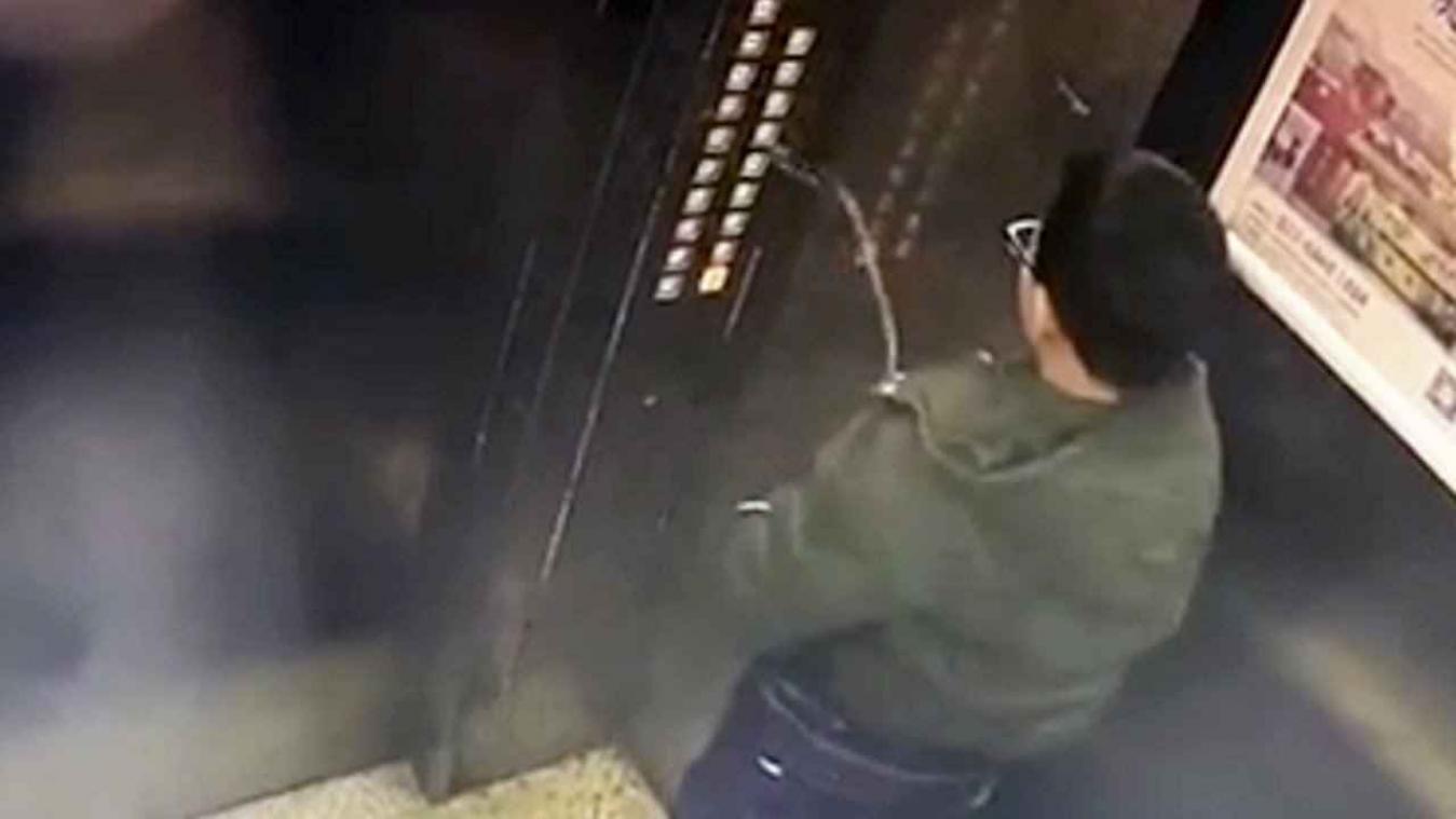 VIDEO. Chinese kwajongen die plast in lift krijgt meteen zijn verdiende loon