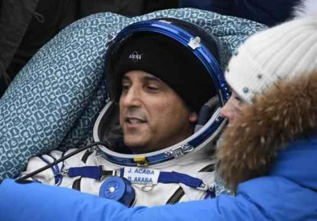 Twee astronauten en kosmonaut opnieuw op aarde
