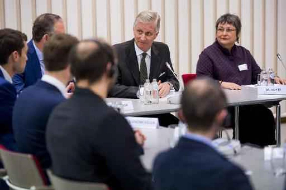 Koning Filip ontmoet jonge Laureaten van de Arbeid