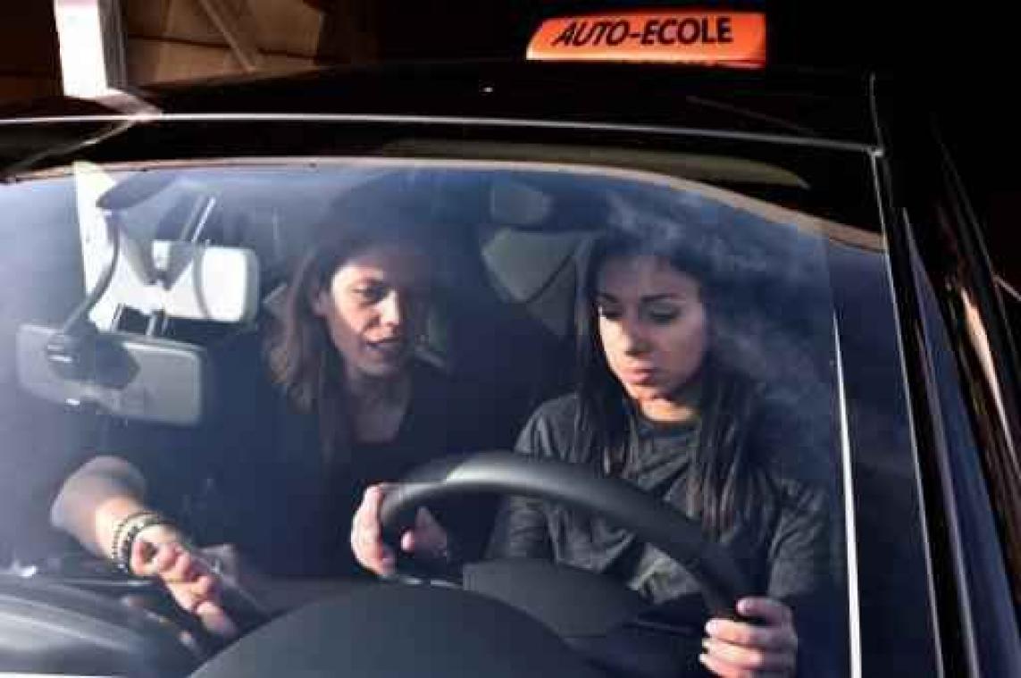 Wie vanaf juli rijbewijs haalt, moet na zes maanden verplicht terug naar de les