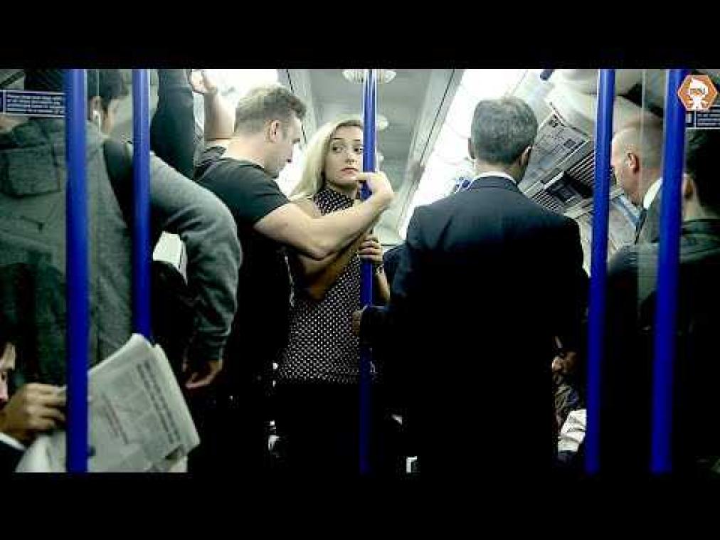 Sociaal experiment: dit gebeurt er als je een vrouw bepotelt op de metro