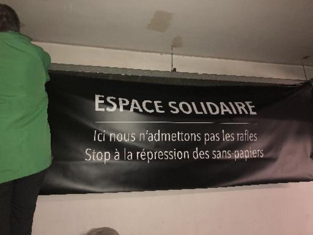29 organisaties hangen spandoek op als signaal tegen repressieve maatregelen