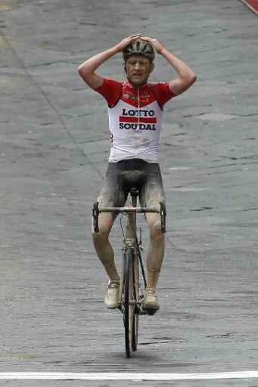 Strade Bianche - Benoot boekt eerste profzege: "Ik had een superdag"