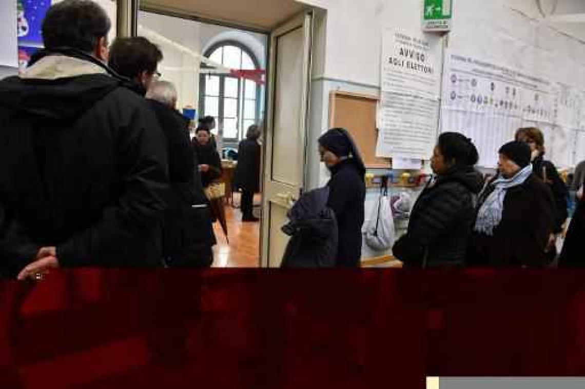 Bijna 1 Italiaanse kiezer op 5 bracht stem uit tegen de middag