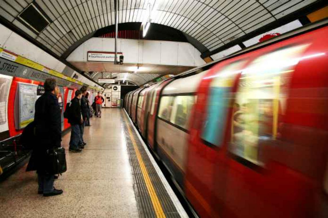 Zwangere vrouw krijgt boete omdat ze spookwandelt in metro