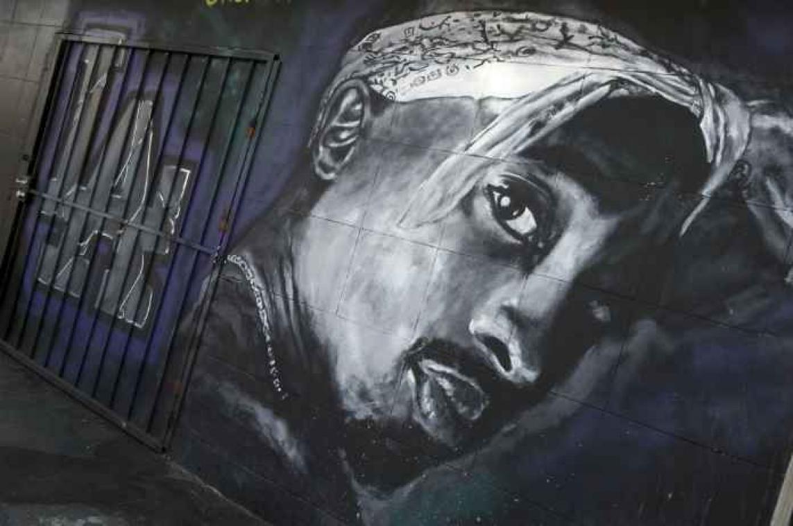 Getekend contract van Tupac gaat onder de hamer