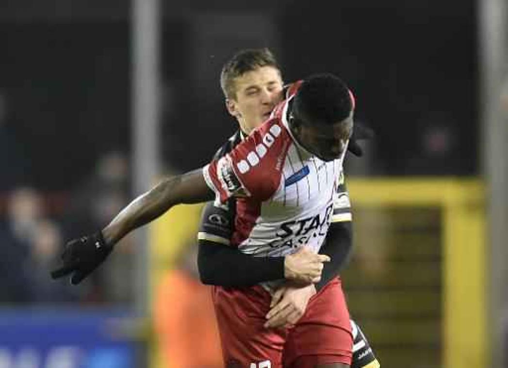 Elleboogstoot levert Awoniyi mogelijk twee wedstrijden schorsing op