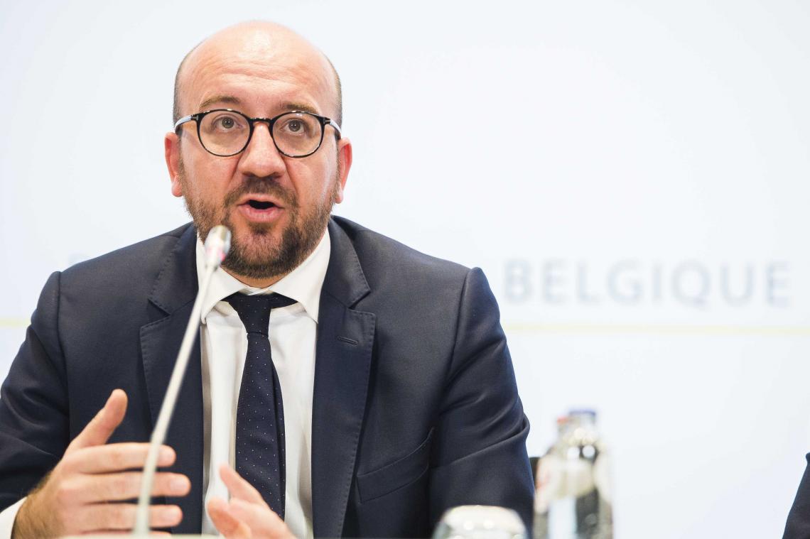 Aanslagen Parijs - Premier Michel had contact met president Hollande