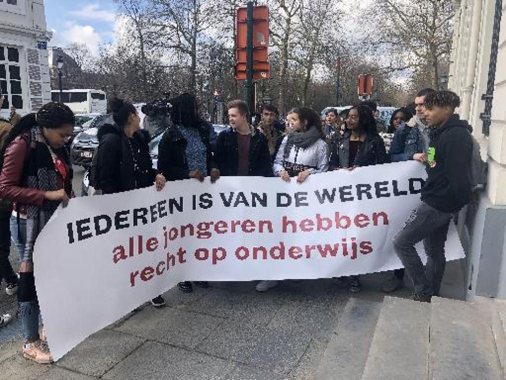 Francken krijgt 450 protestbrieven tegen dreigende uitzetting tiener uit Denderleeuw