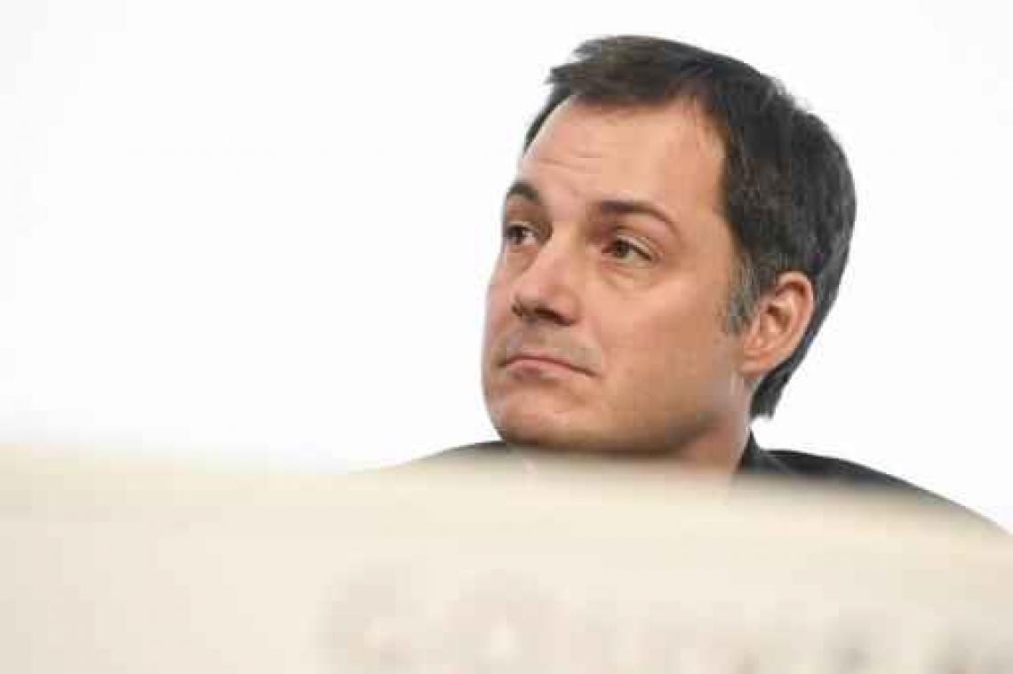 WK 2018 - Minister De Croo staat "pal achter Vrouwenraad" met kritiek op WK-lied van Damso