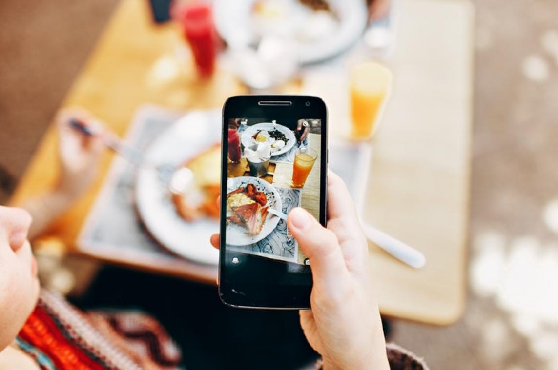 "Foto's posten op sociale media laat je meer eten"