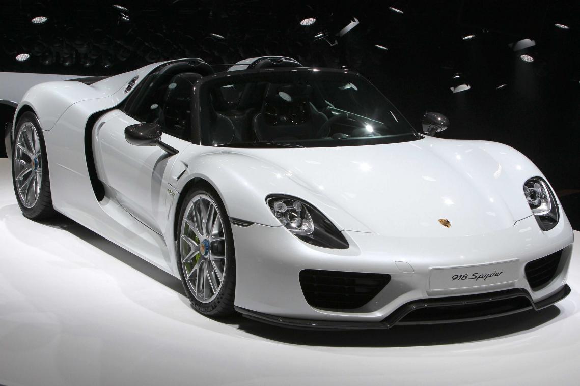 Politiekorps van Dubai doet het met een Porsche