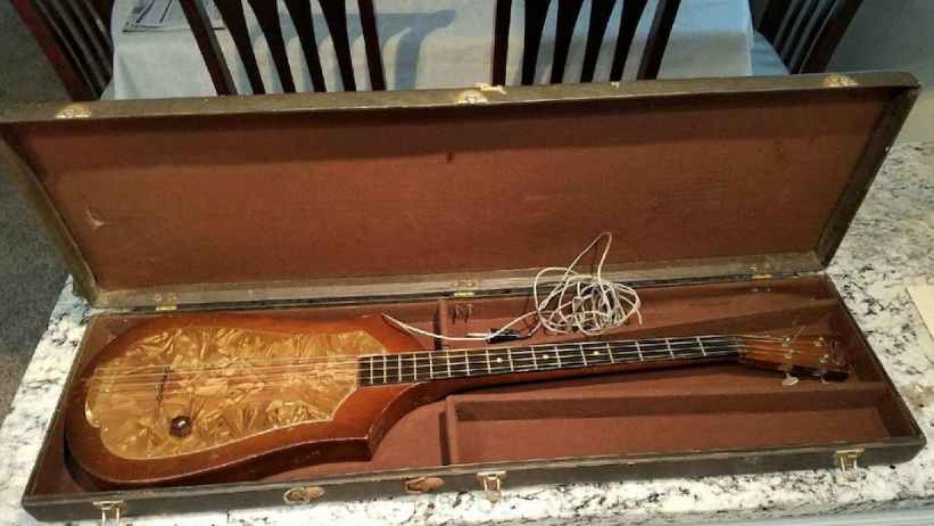 Zeldzame gitaar brengt 18.500 euro in het laatje