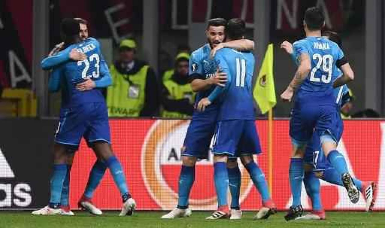 Belgen in het buitenland - Batshuayi verliest met Dortmund in Europa League, Arsenal deelt AC Milan ferme tik uit