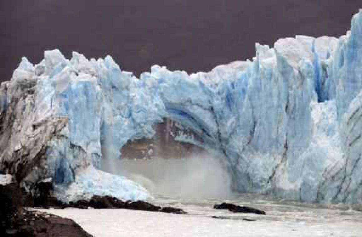 Enorme gletsjer begint af te breken in Argentinië