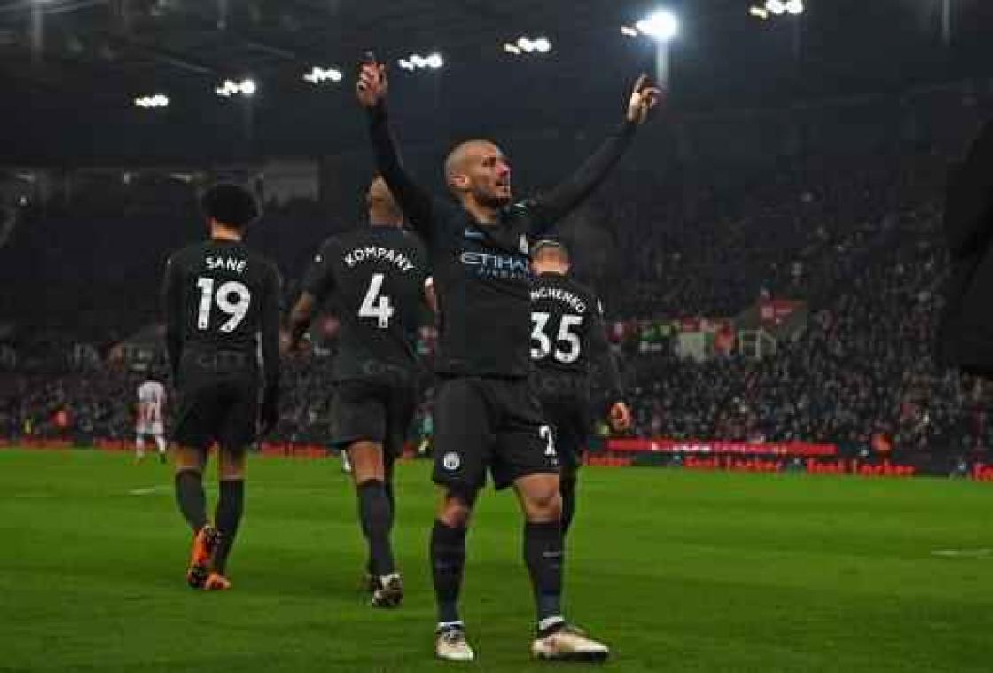 Belgen in het buitenland - City kan het ook op een koude winteravond in Stoke