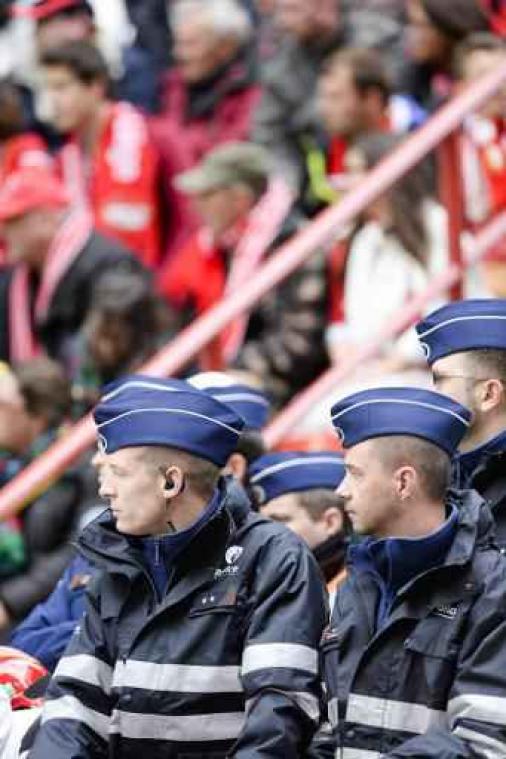Steeds meer politie-inzet bij voetbalwedstrijden in twee hoogste afdelingen