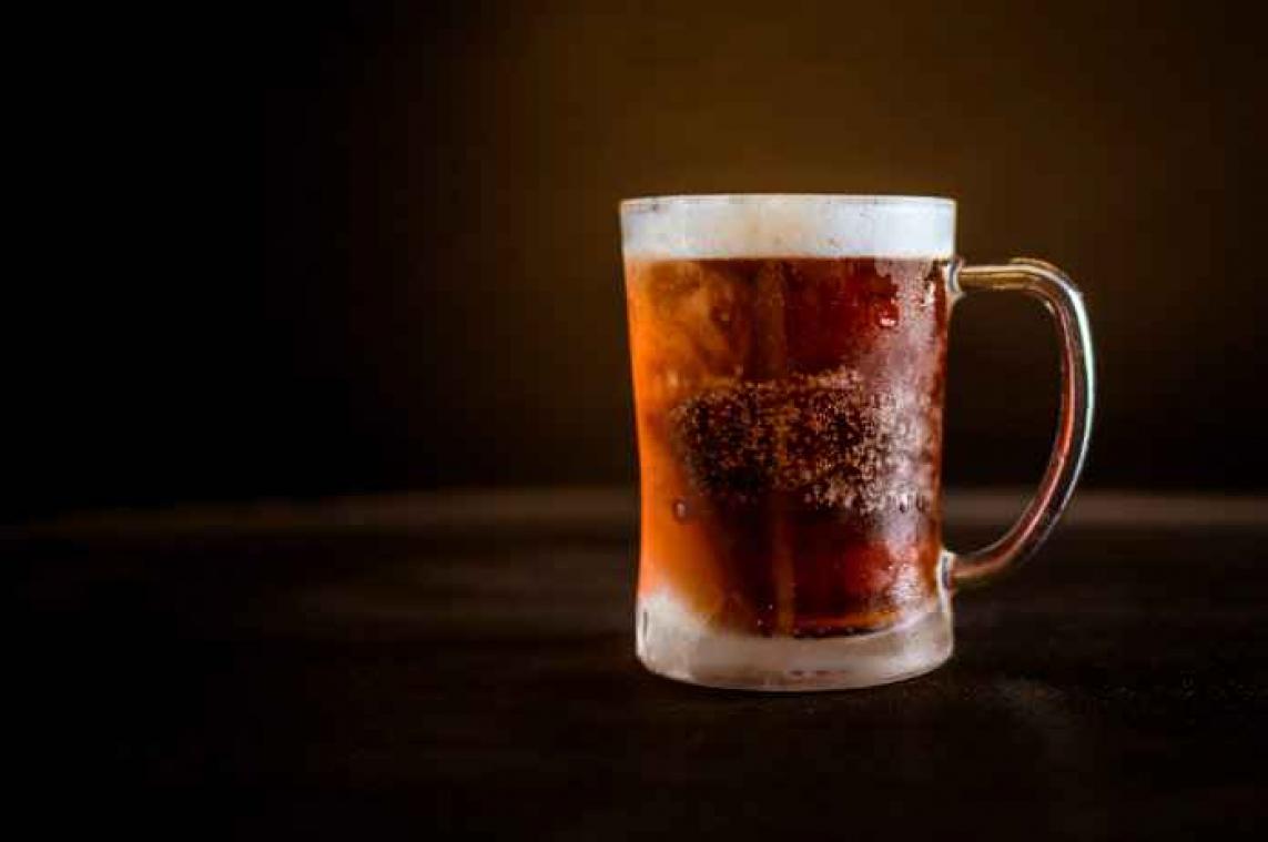 Brugse café-uitbater geeft 3000 bierglazen een alarmsysteem