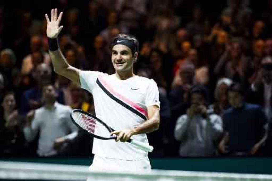 Titelverdediger Roger Federer stoot door naar kwartfinales
