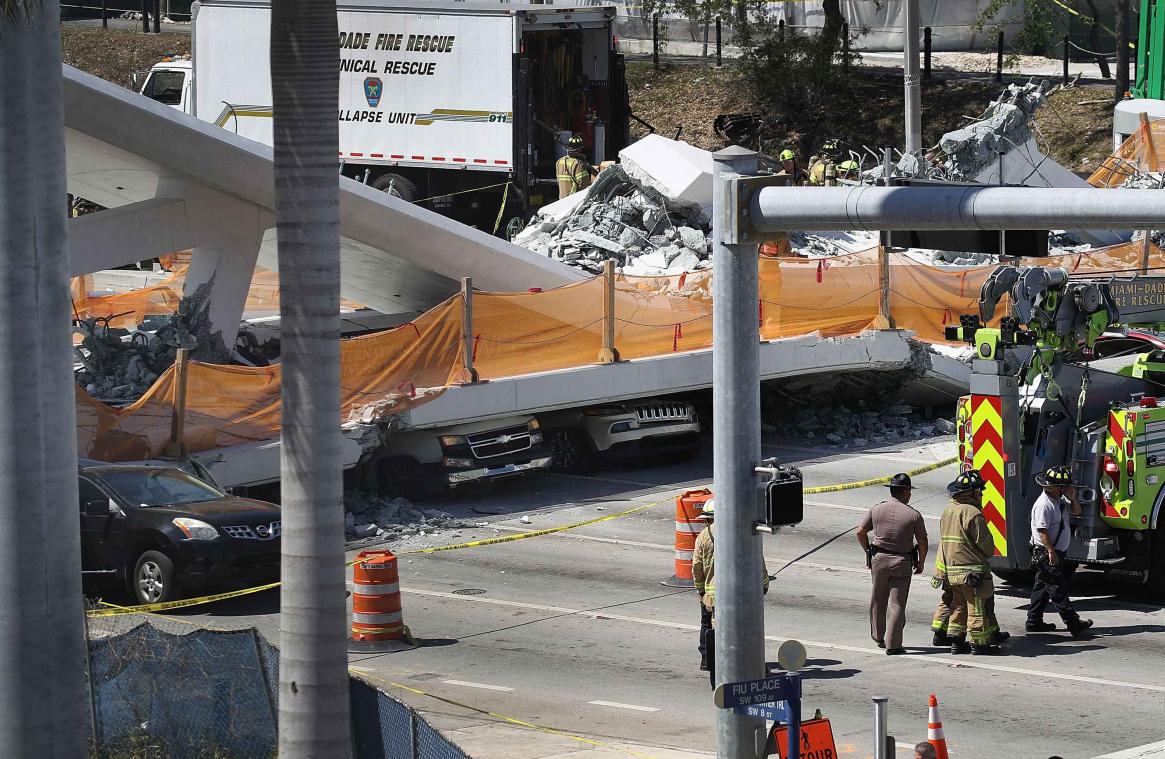 Voetgangersbrug ingestort in Miami