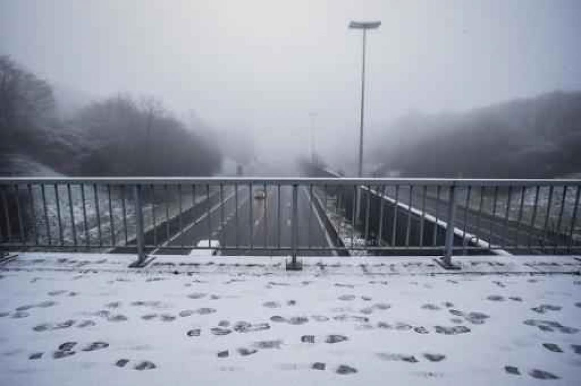 Sneeuw trekt weg, koude blijft