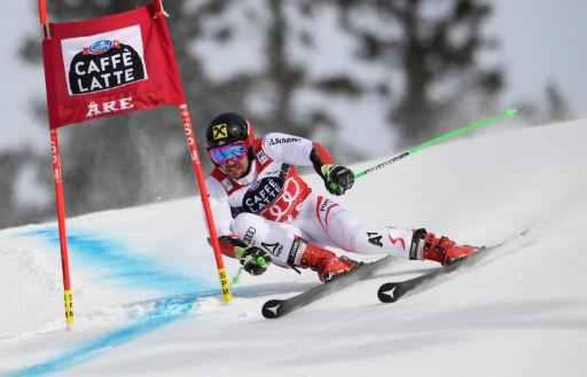 Marcel Hirscher evenaart met dertiende zege record