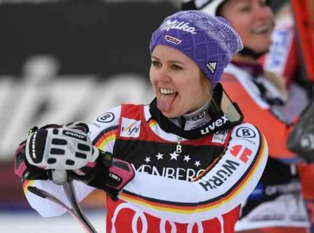 WB reuzenslalom: race wordt afgelast, Viktoria Rebensburg steekt trofee op zak
