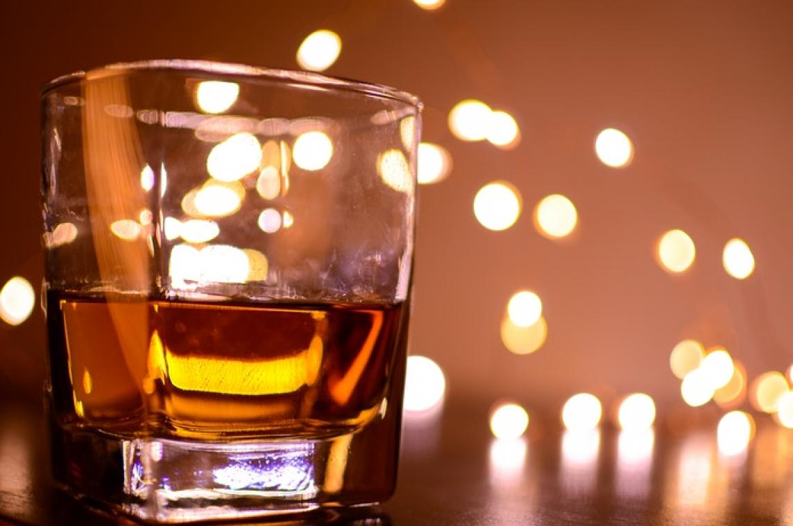Vrouw verbreekt wereldrecord duurste shot ooit