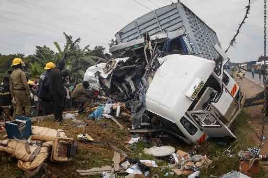 24 doden bij zwaar ongeval met minibus en vrachtwagen in Tanzania