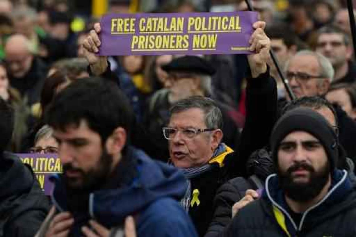 Duizenden Catalanen de straat op in Barcelona na arrestatie Puigdemont