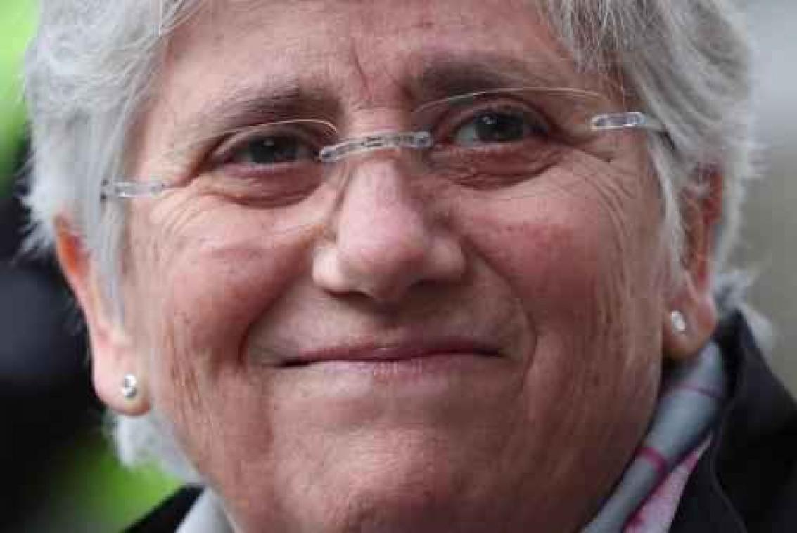 Catalaanse ex-minister Clara Ponsati biedt zich aan bij Schotse politie