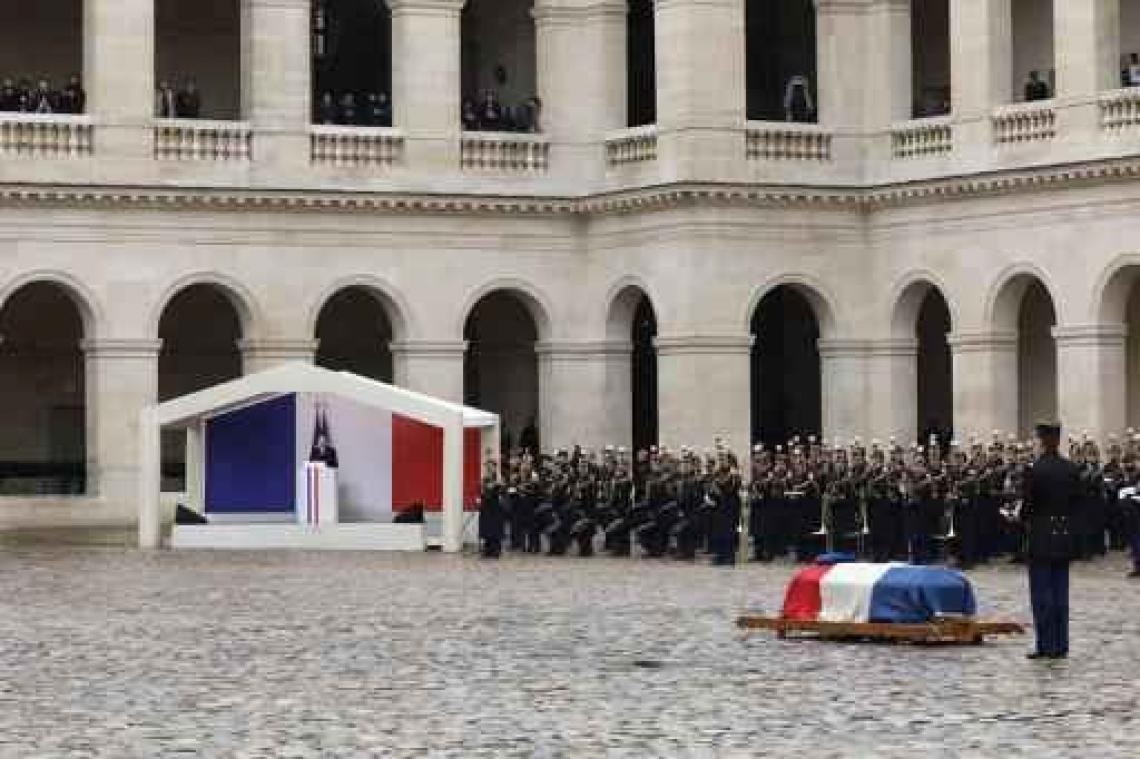 Frankrijk bewijst laatste eer aan agent die plaats innam van gijzelaar in Trèbes