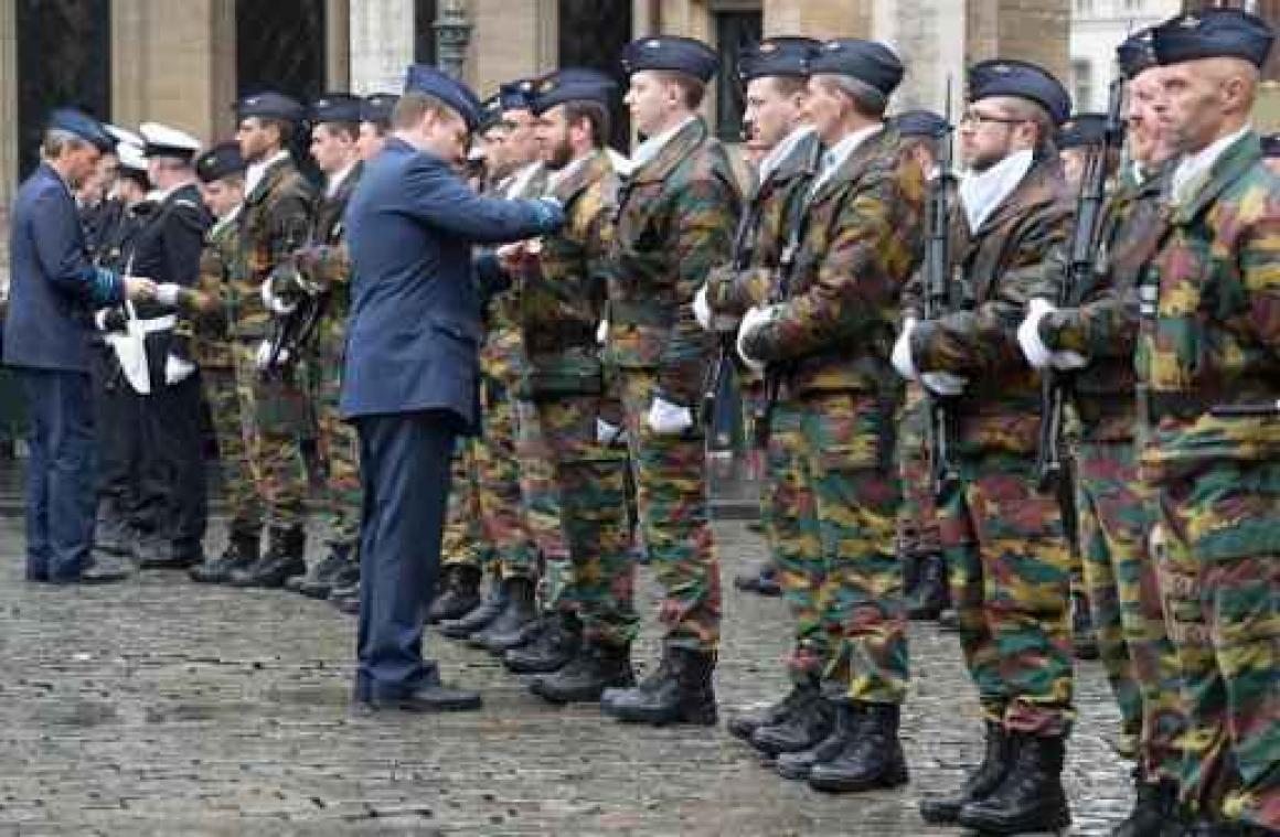 Militairen in operatie geëerd op Brusselse Grote Markt
