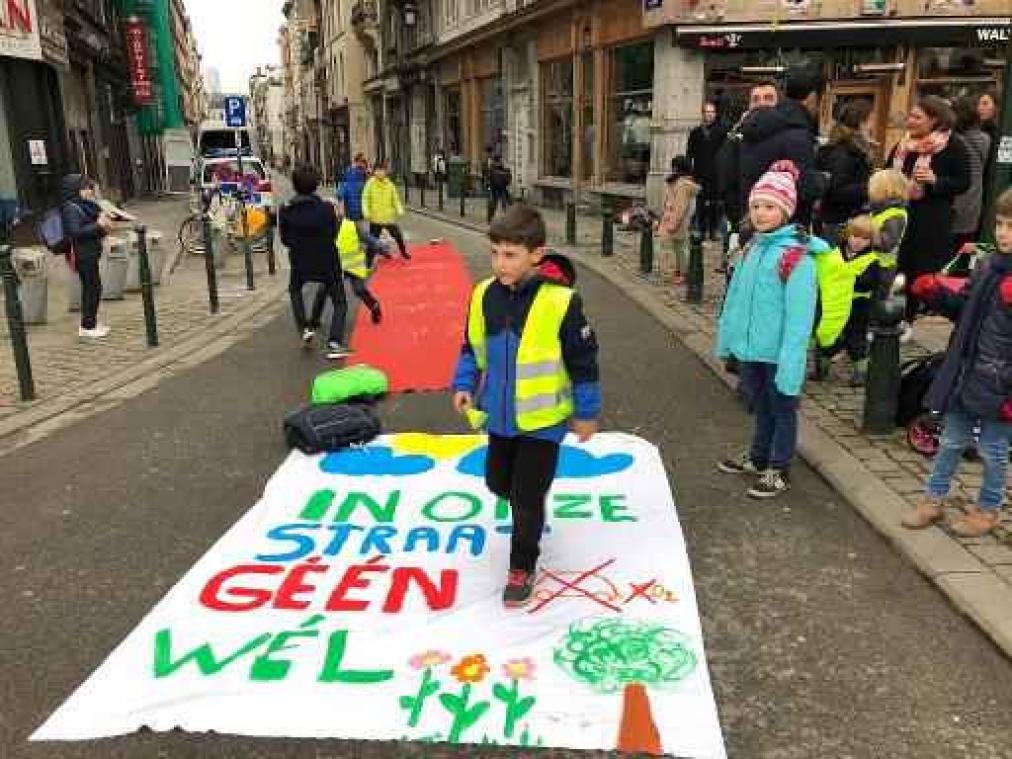 Protest van Brusselse school tegen luchtvervuiling breidt zich uit over heel Vlaanderen