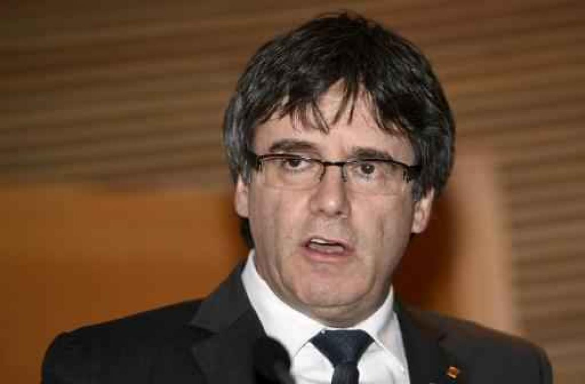 Puigdemont dient klacht in na vondst tracker onder auto