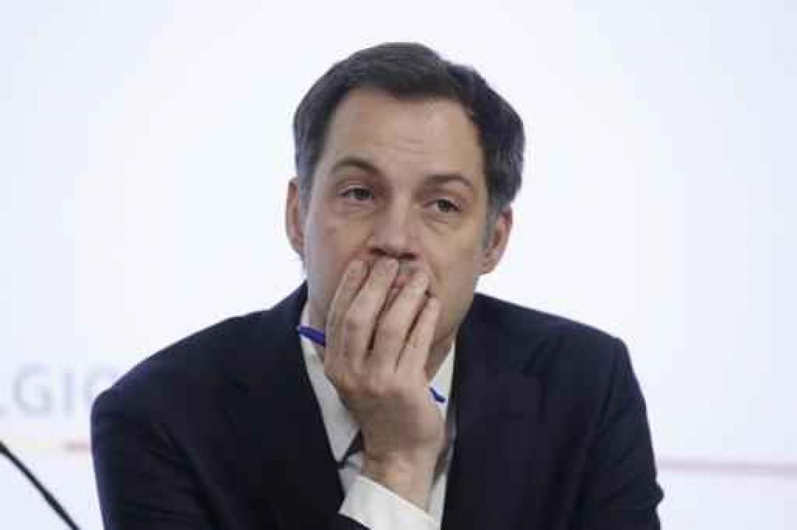 De Croo kondigt strenge regels aan voor dure sms-diensten
