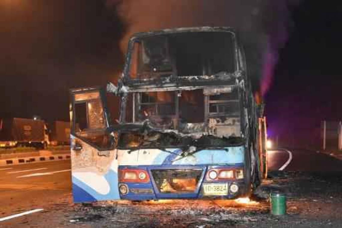 Zeker twintig doden bij brand op bus in Thailand