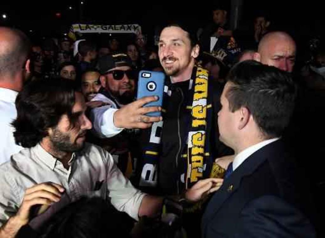 Zlatan Ibrahimovic krijgt enthousiast onthaal in LA