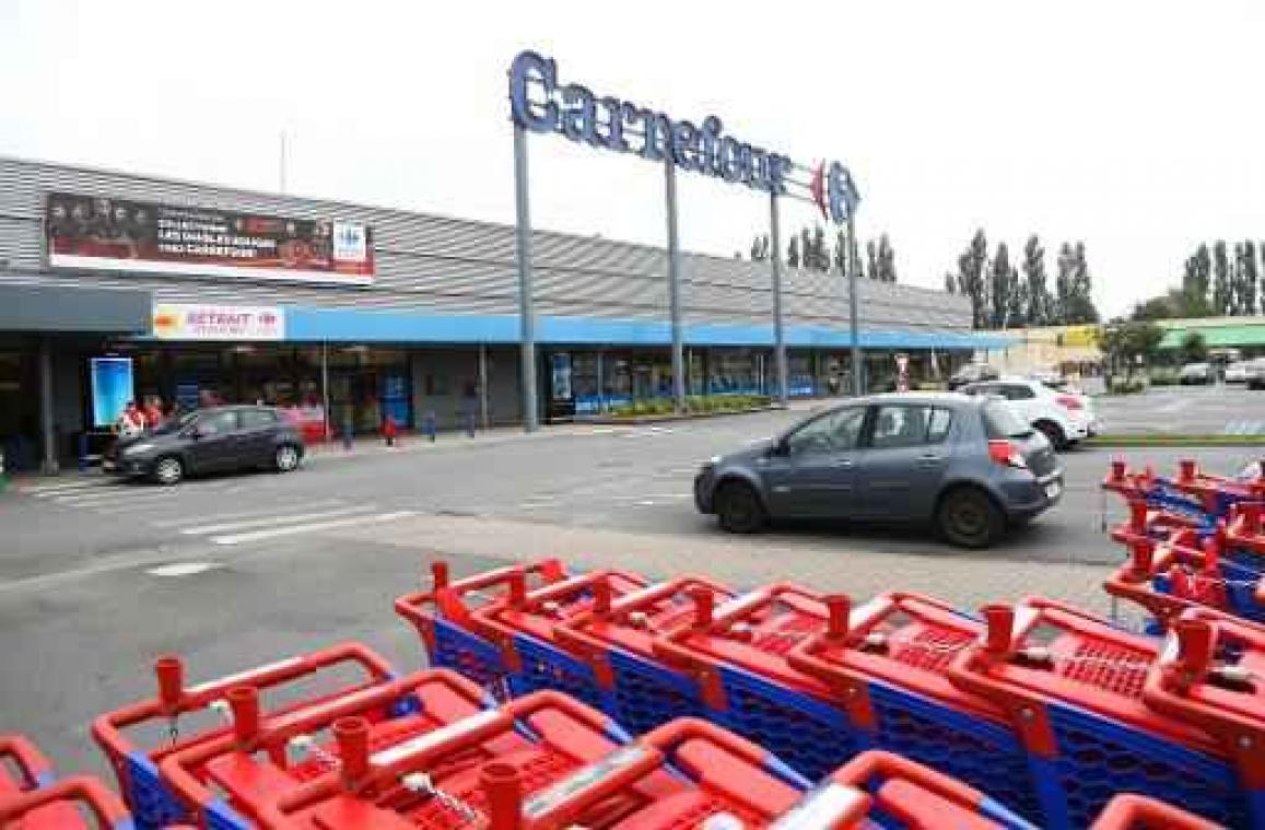 Acht Carrefour-hypermarkten gesloten door staking