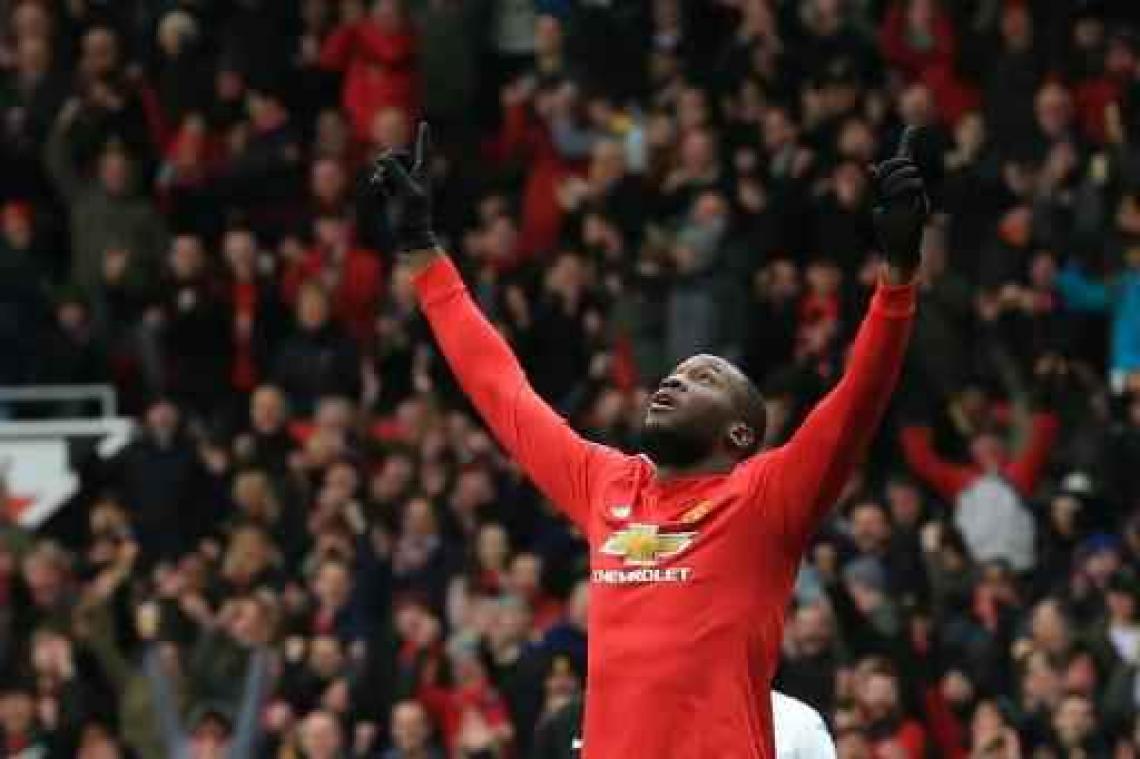 Belgen in het buitenland - Lukaku helpt Manchester United met honderdste Premier League-doelpunt voorbij Swansea