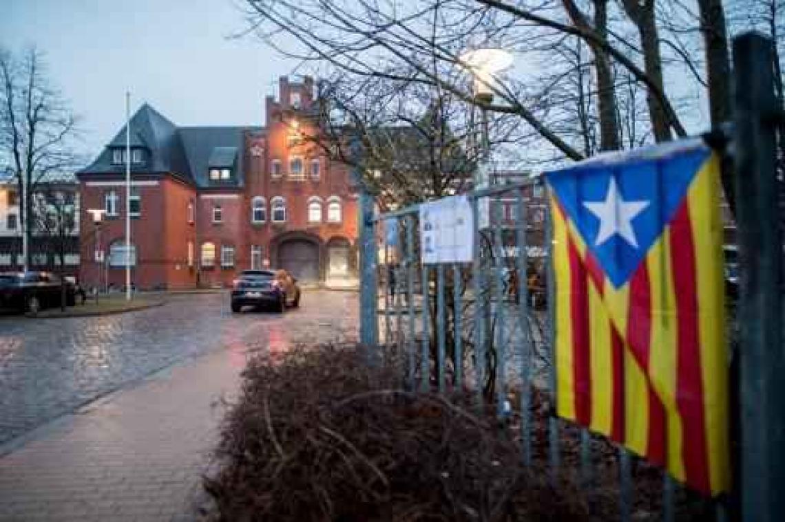 Duitse aanklager vraagt uitlevering van Puigdemont