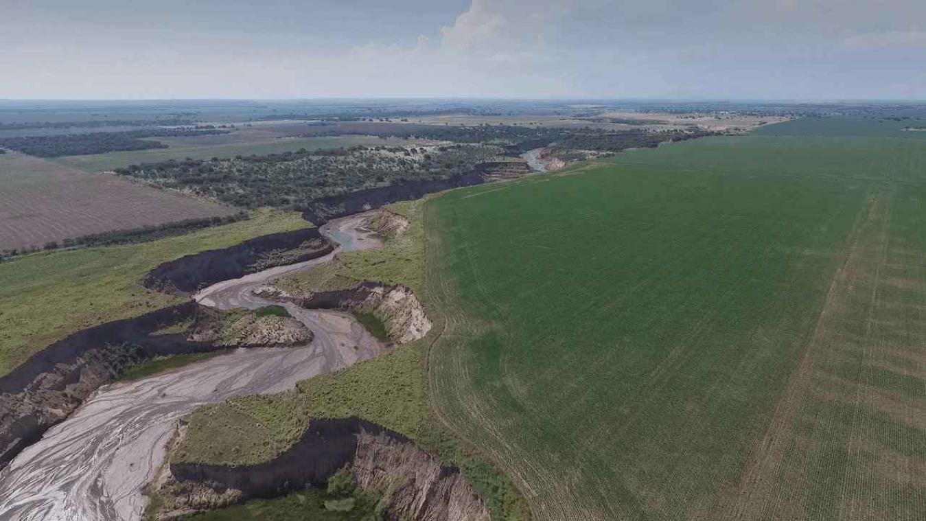 Deze rivier ontstond drie jaar geleden en bedreigt nu al naburige stad