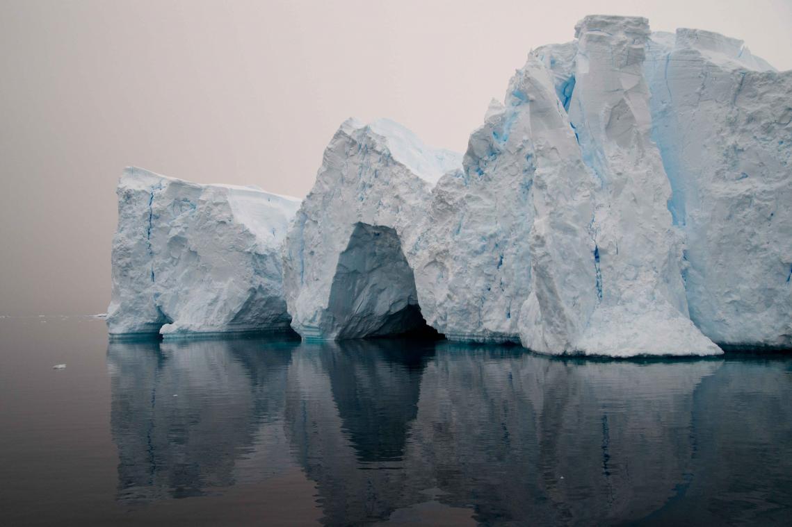 Warm water doet Antarctica langs onder en veel sneller smelten