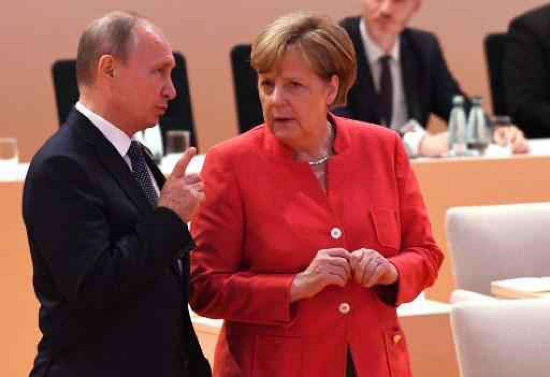 Merkel en Poetin telefoneren over inzet VN-blauwhelmen in Oost-Oekraïne