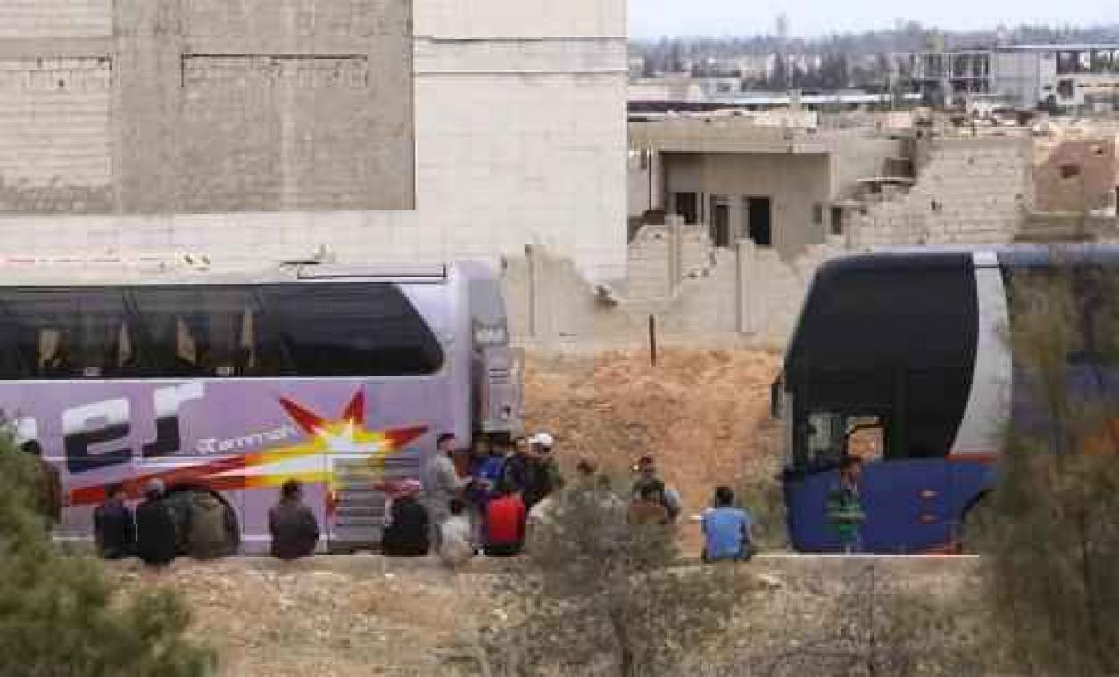 "3600 rebellen en nabestaanden uit Douma in Oost-Ghouta vertrokken"