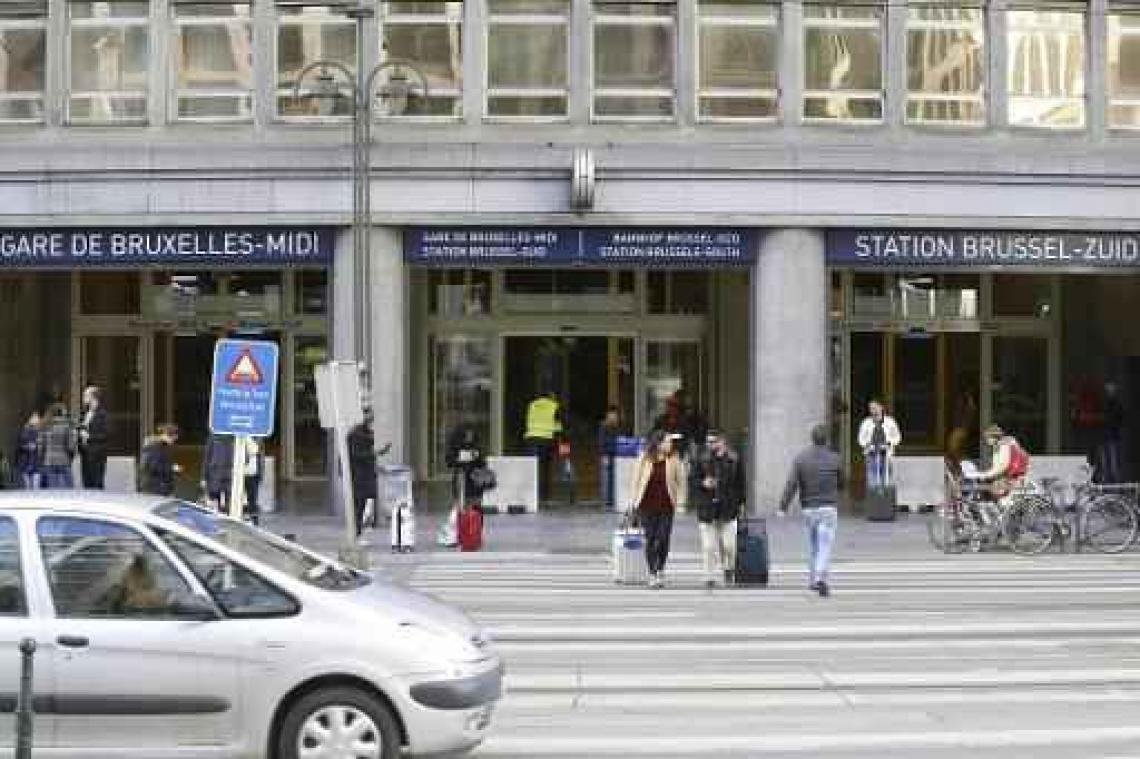 Betonblokken aan 22 grotere stations