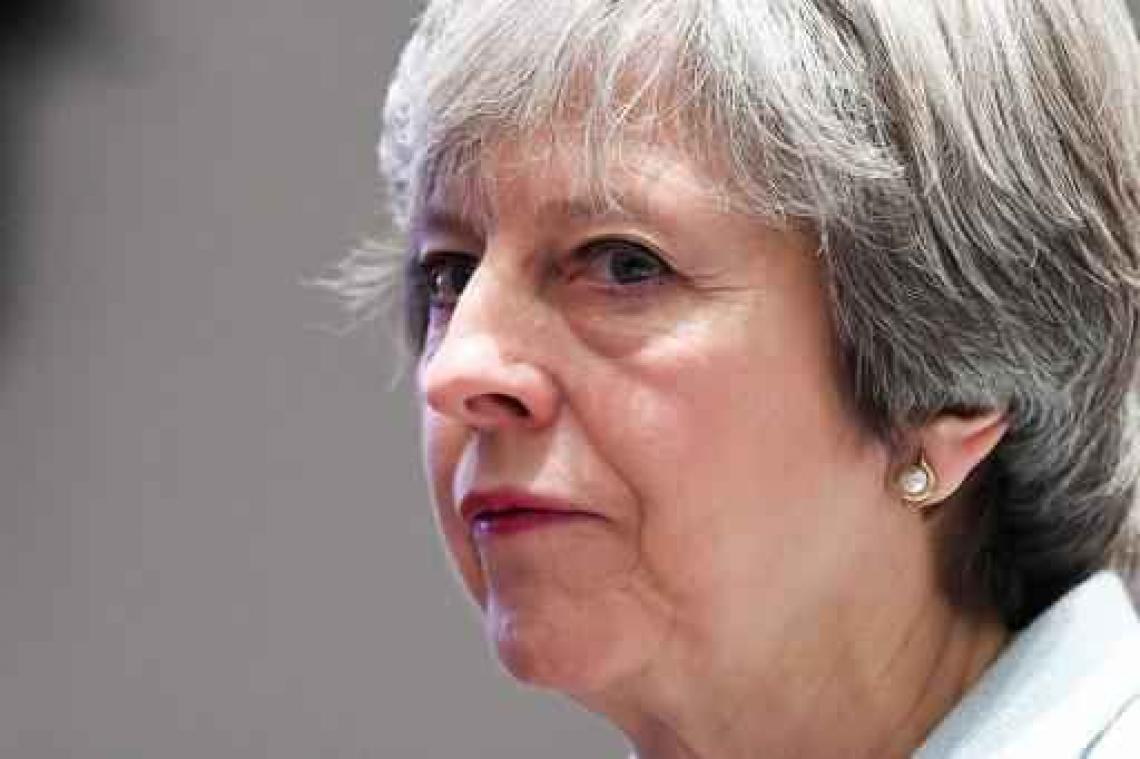 Britse politici waarschuwen May voor participatie aan militaire actie in Syrië