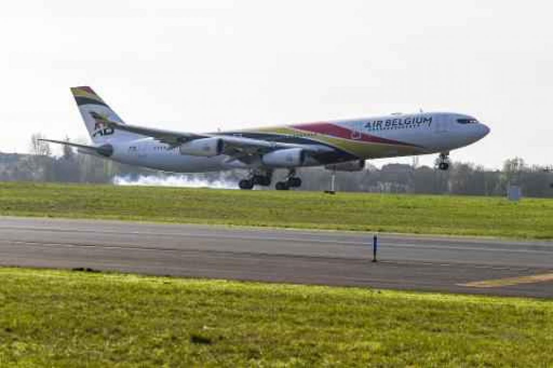 Eerste langeafstandsvliegtuig van Air Belgium komt aan in Charleroi
