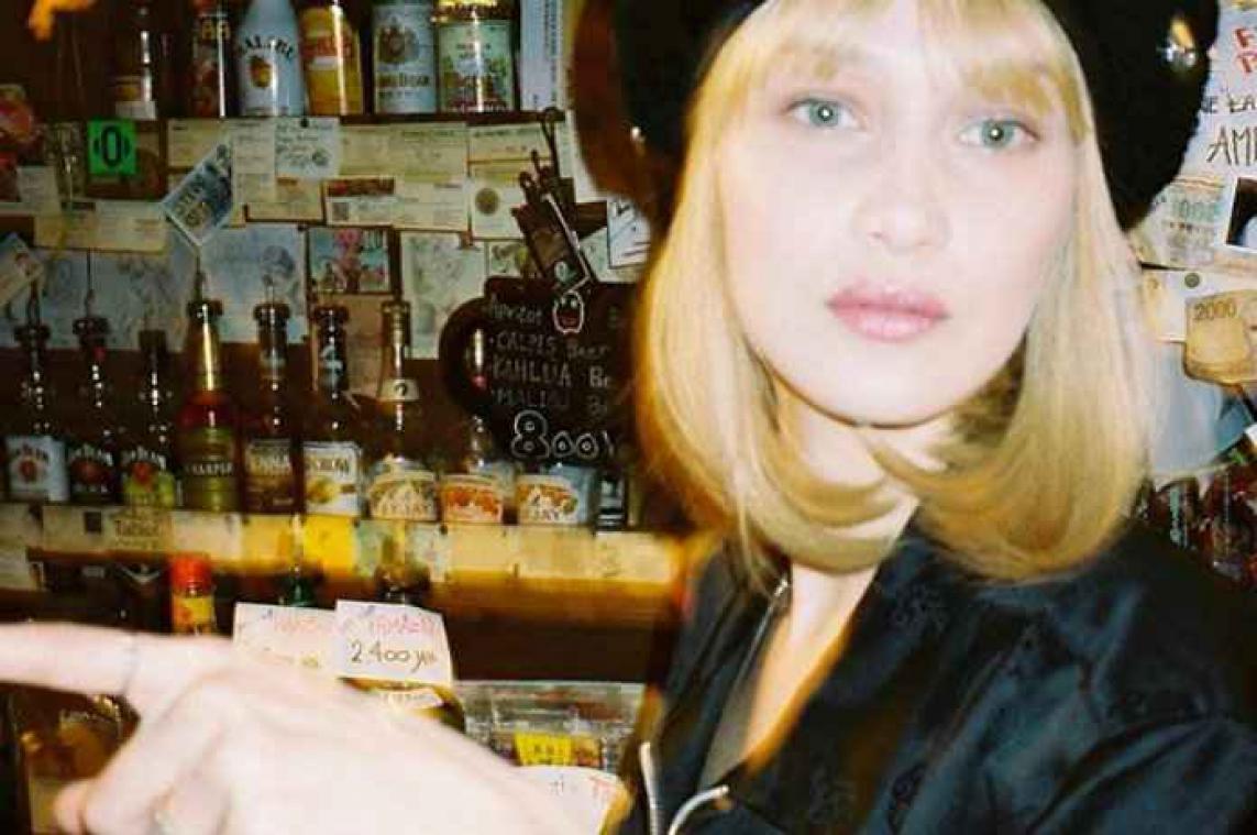 Bella Hadid krijgt veel kritiek vanwege blond alter ego